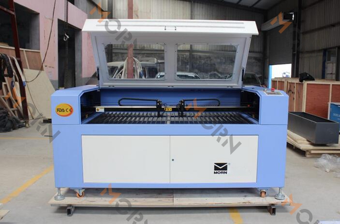 CO2 laser cutting machine