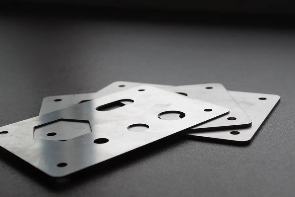 Fiber laser cutting metal