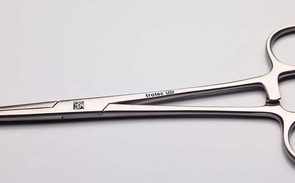 laser marked medical scissors udi 9d5